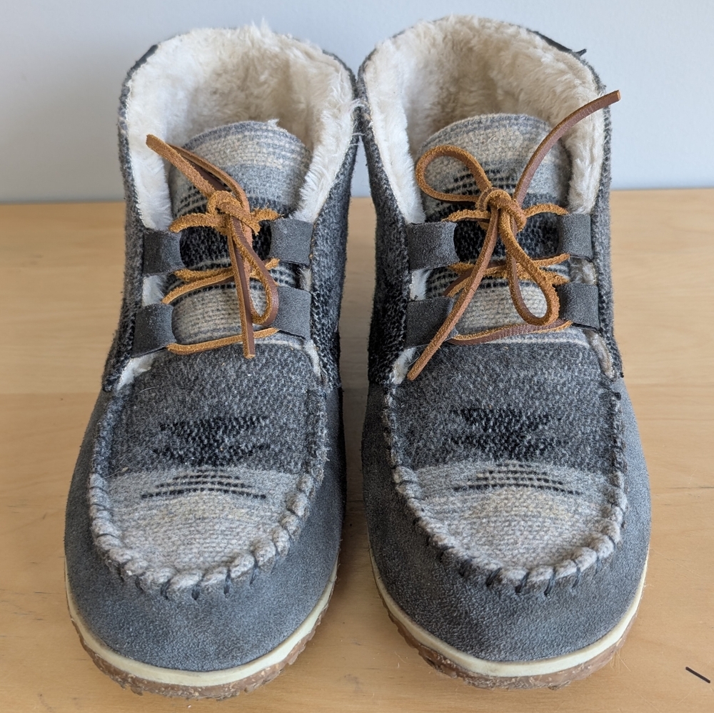 Minnetonka | Grey Suede Torrey Indoor / Outdoor Slippers, Size 11 - Picture 2 of 16